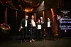 Grupp pristagare med diplom på scen under Grand Travel Awards på Berns i Stockholm.